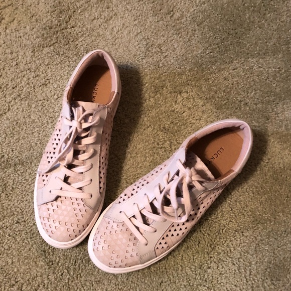 lucky brand tennis shoes
